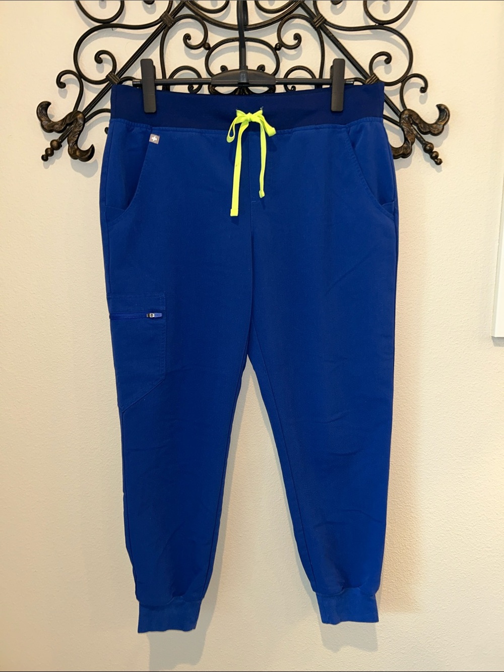 FIGS TECHNICAL COLLECTION JOGGER SCRUB PANTS SIZE MEDIUM PETITE